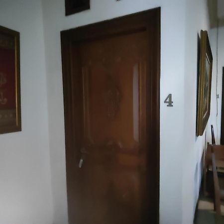 Tirto 27 Homestay 요그야카르타 외부 사진