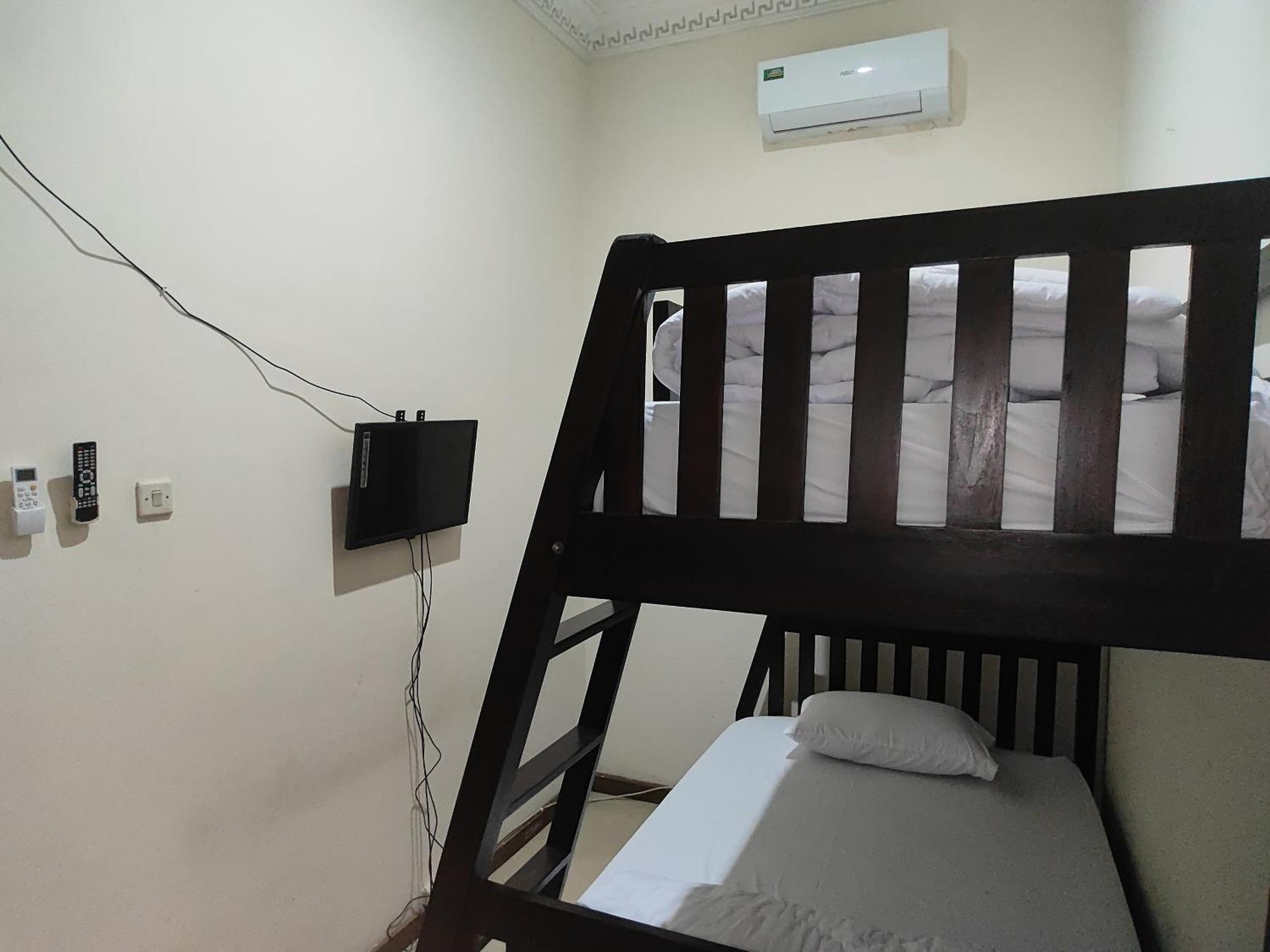 Tirto 27 Homestay 요그야카르타 외부 사진