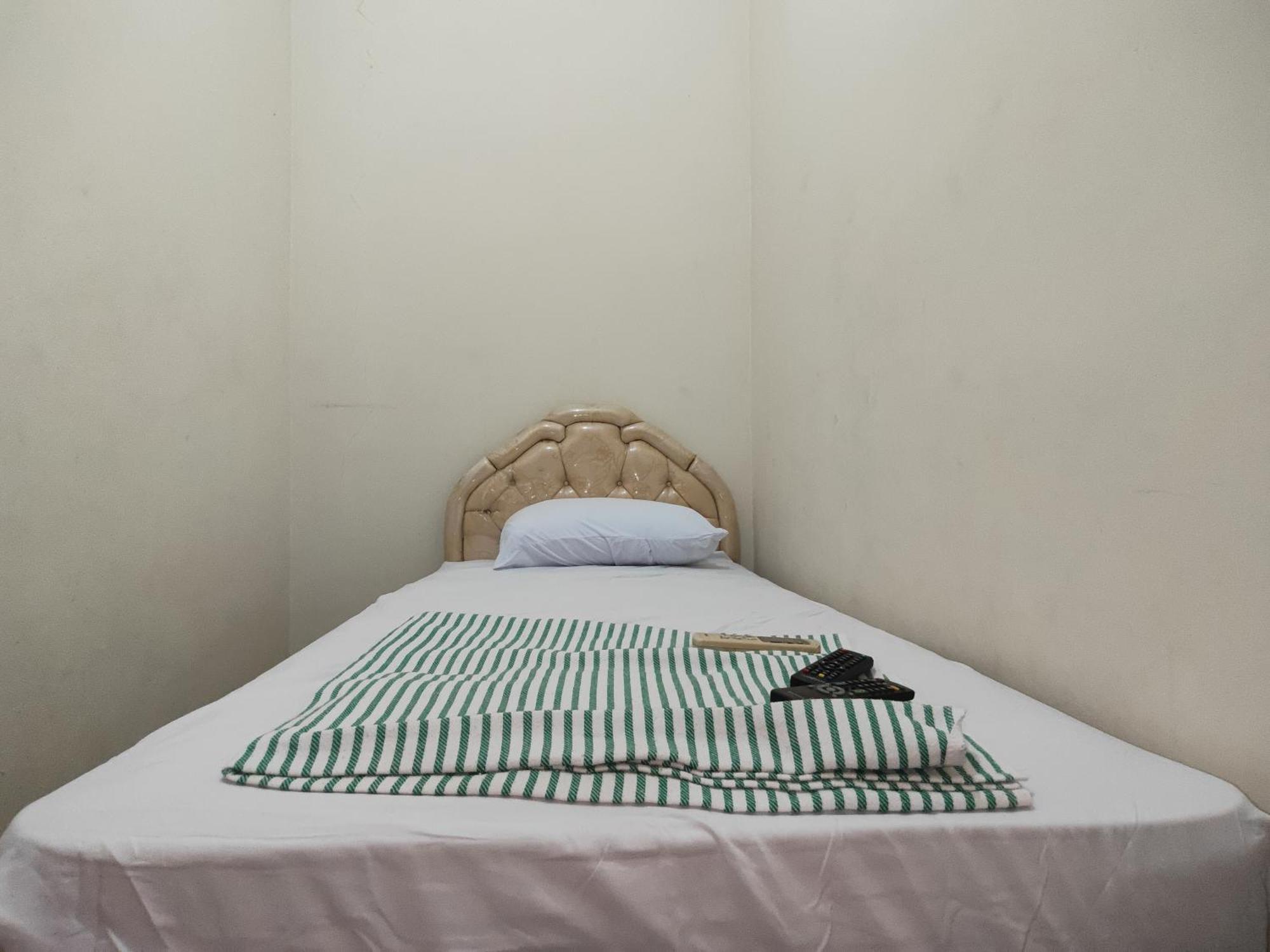 Tirto 27 Homestay 요그야카르타 외부 사진