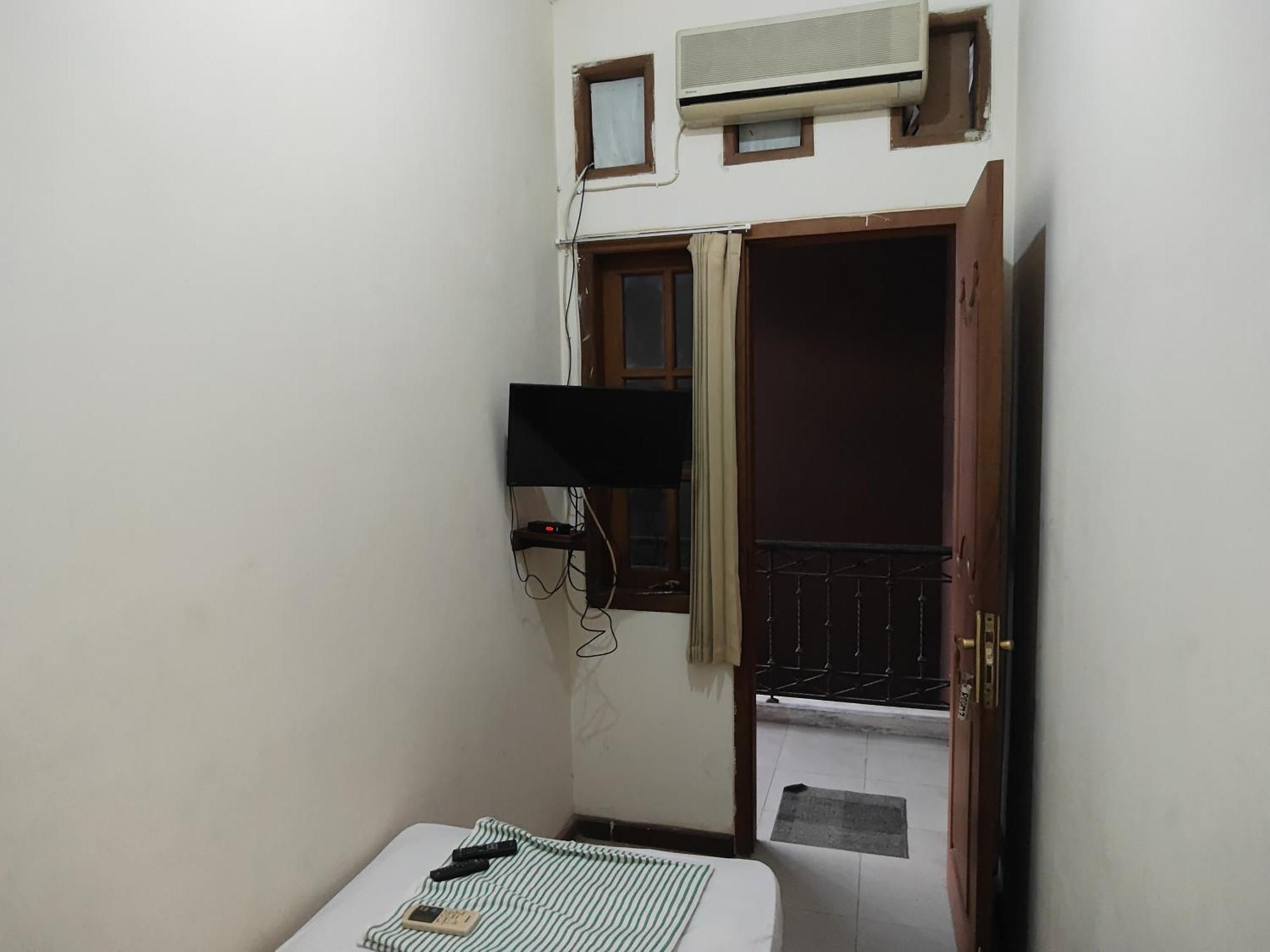 Tirto 27 Homestay 요그야카르타 외부 사진