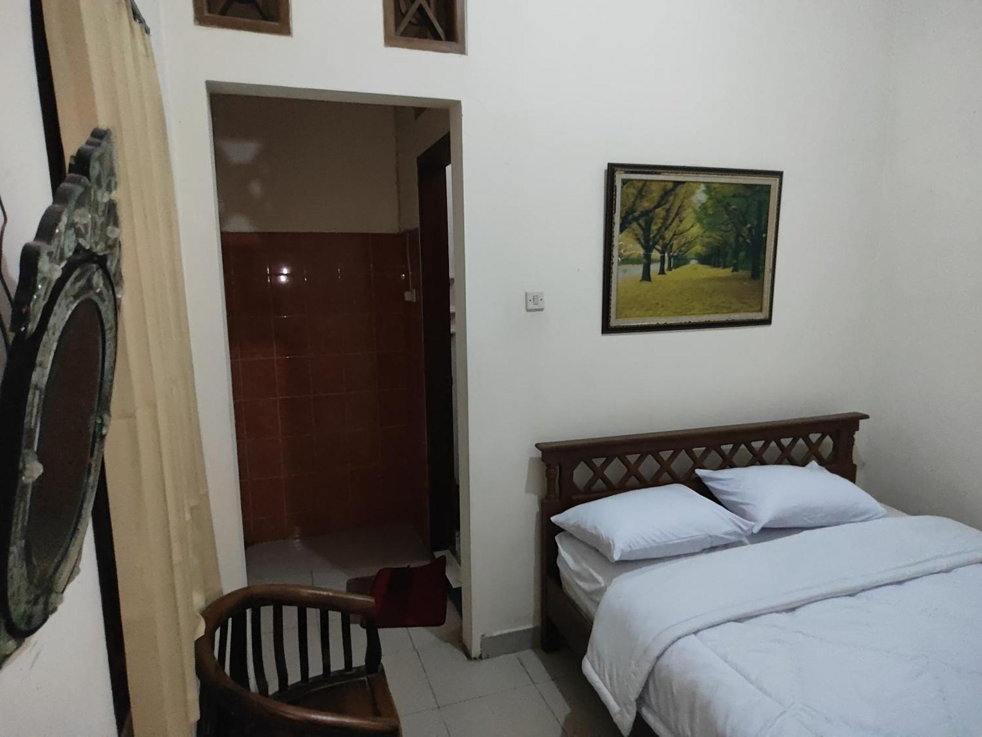 Tirto 27 Homestay 요그야카르타 외부 사진