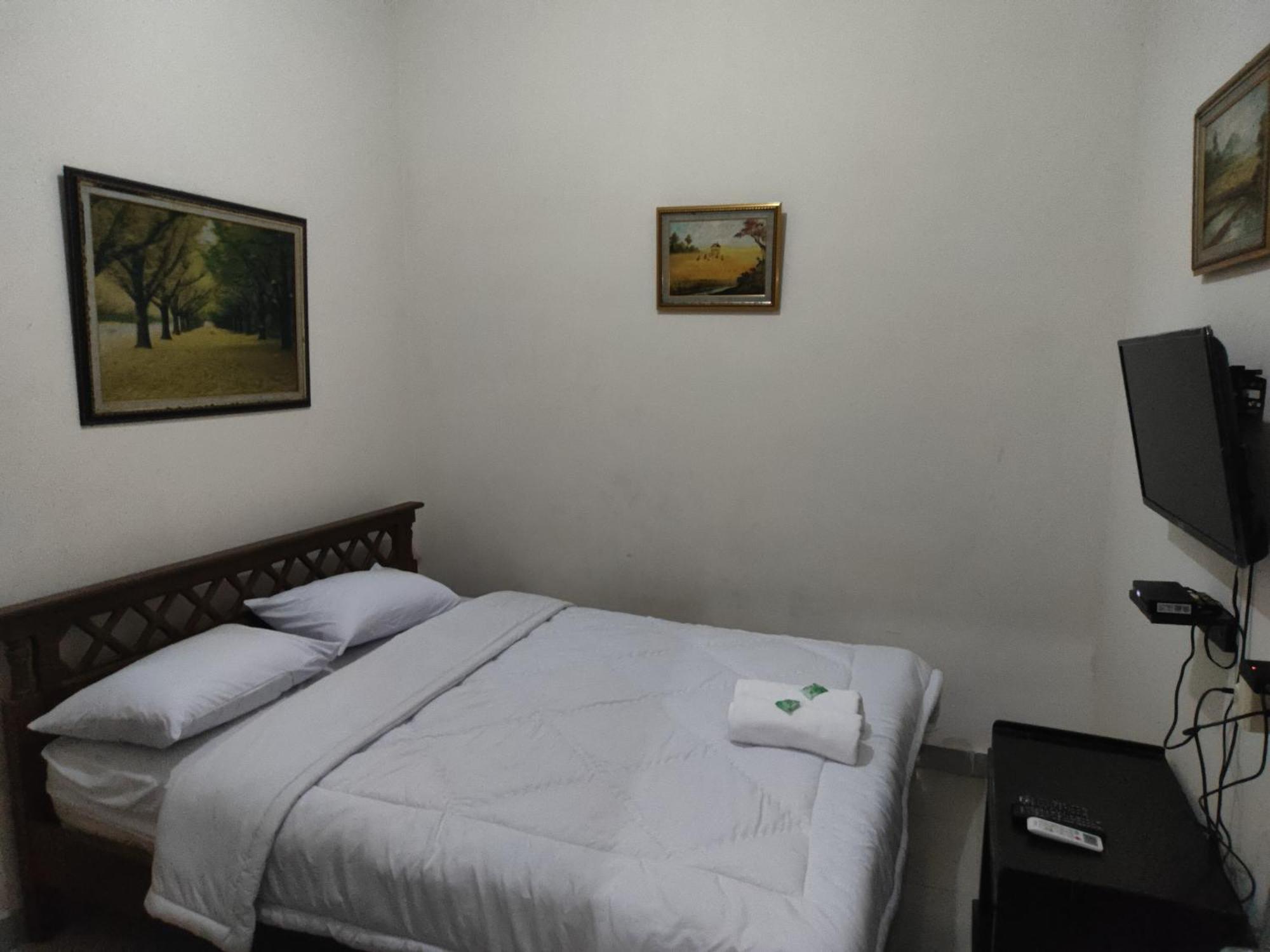 Tirto 27 Homestay 요그야카르타 외부 사진