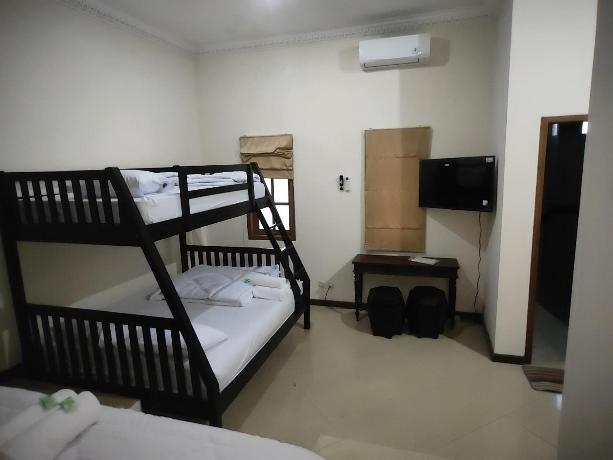 Tirto 27 Homestay 요그야카르타 외부 사진