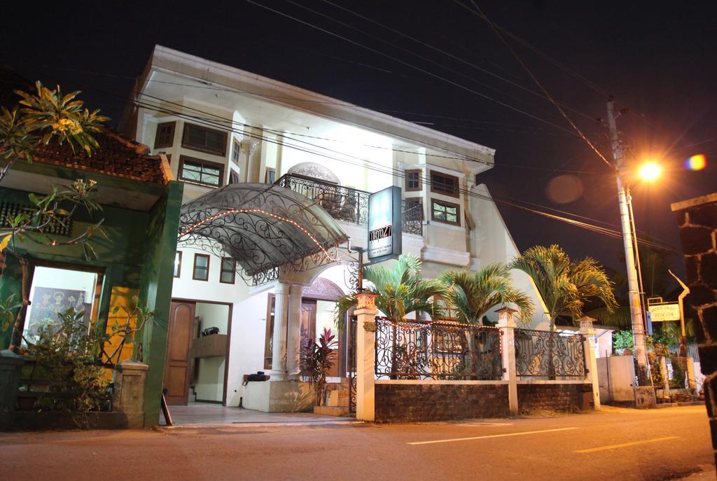 Tirto 27 Homestay 요그야카르타 외부 사진
