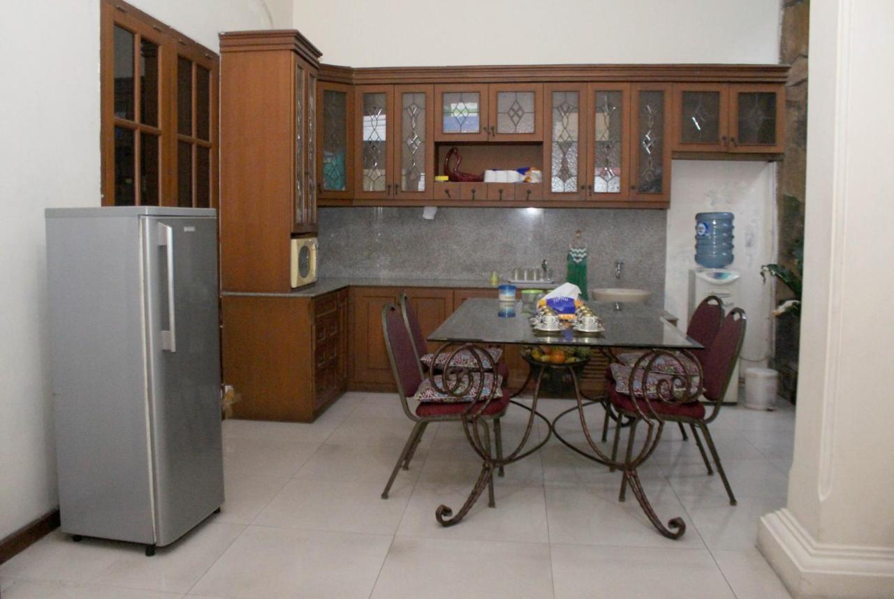 Tirto 27 Homestay 요그야카르타 외부 사진